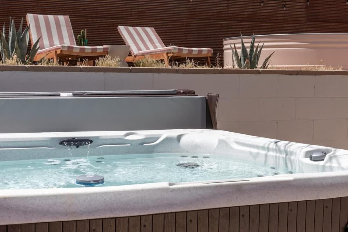 Joshua Tree - Le Tout Petit W Hot Tub Exterior photo